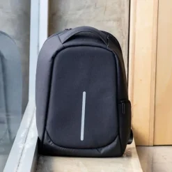 Antykradzieżowy plecak z miejscem na laptopa 15,6` / Czarny IP31073011
