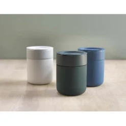 Java kubek ceramiczny z silikonową osłoną i plastikową pokrywką 330 ml / Niebieski 10080852