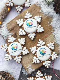 Piernik firmowy śnieżynka 10,5 cm / Wielokolorowy HCPiernikSniezynka3