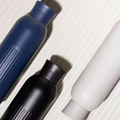 Sagaform Tekla Push stalowa butelka z zakrętką (z recyklingu) 500 ml / Ciemnoniebieski LT52134-N0010