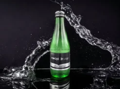 Woda gazowana w butelce z logo 0,3L / Wielokolorowy KMN01